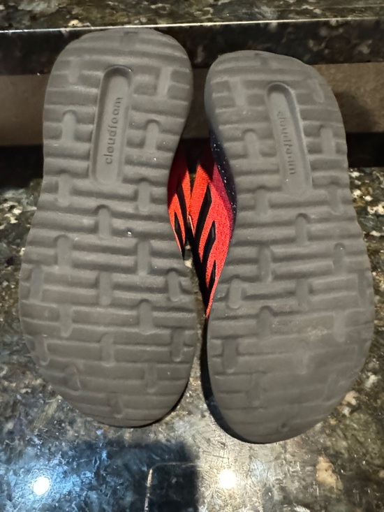 Kids Red and Black Adidas Velcro Sneakers size 2 1/2 kids - Picture 8 of 8